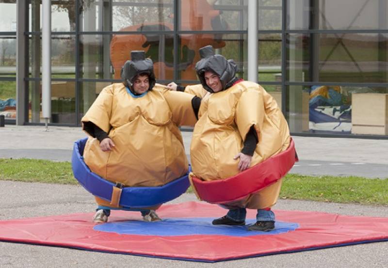 Louer des costumes de sumos à Lyon
