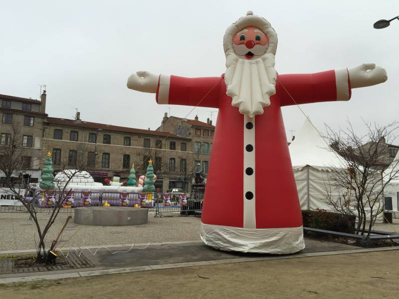 location père noël gonflable géant partout en france