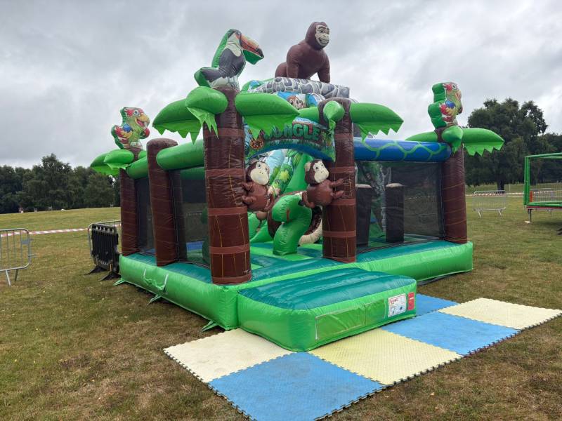 LOCATION CHATEAU GONFLABLES MACON